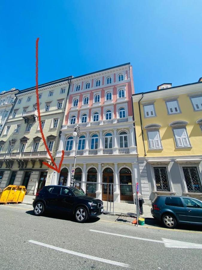 Piazzaborsa Charme Apartment Trieste Luaran gambar