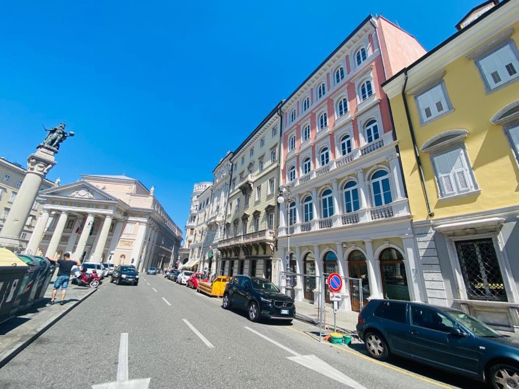 Piazzaborsa Charme Apartment Trieste Luaran gambar